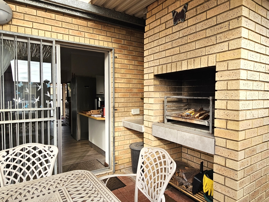 3 Bedroom Property for Sale in Jeffreys Bay Central Eastern Cape